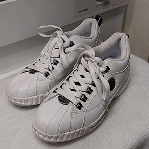 All Star Converse leather uppers 6 eyelets lace up